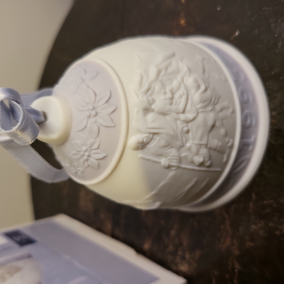 Lladro 1993 Porcelain Collectors Christmas Bell - Picture 5 of 8